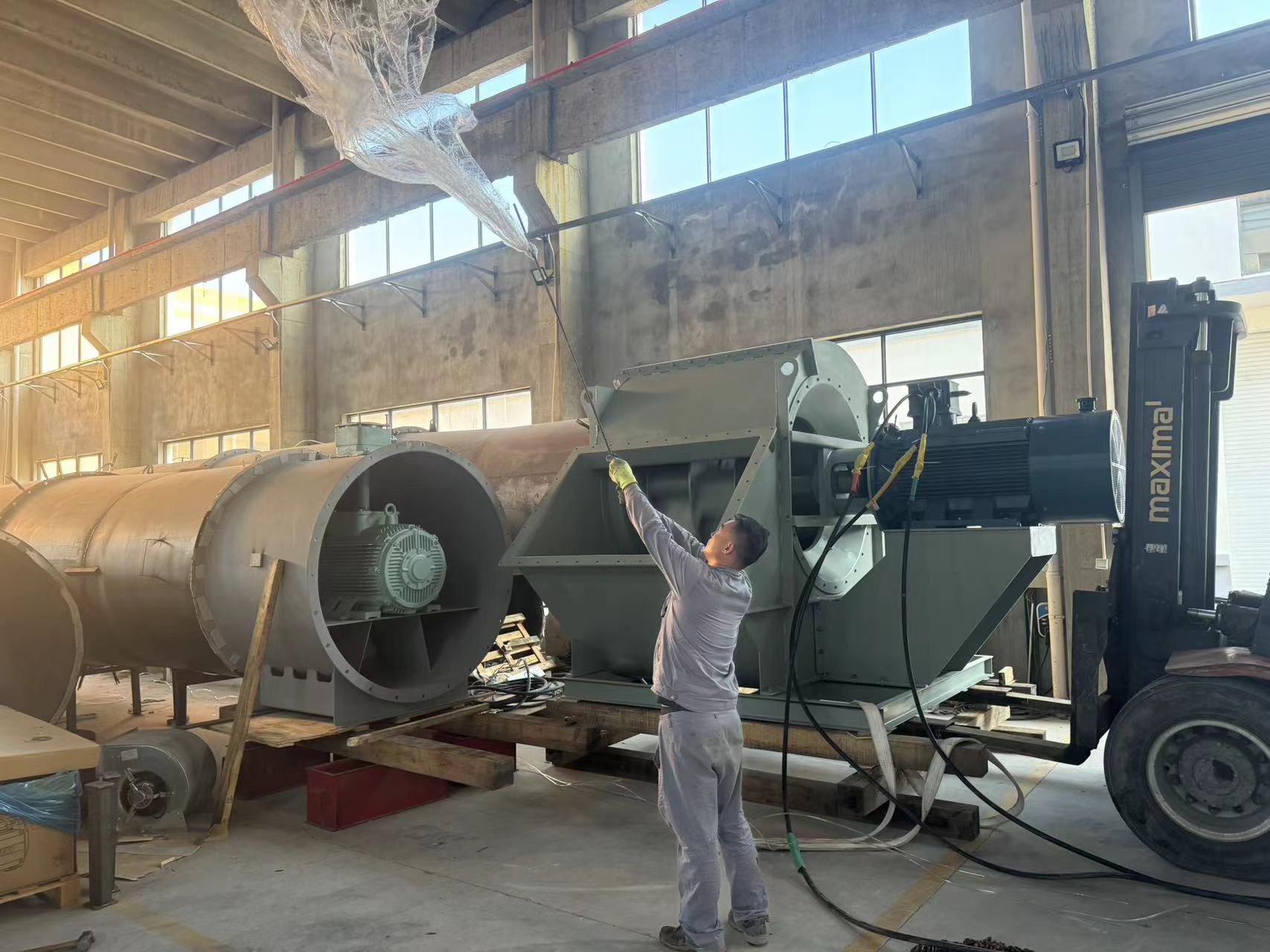 公司23萬風(fēng)量 200kw的船用防爆風(fēng)機試機成功(圖2) 57b601100b5f855f17deba9024d1c48.jpg